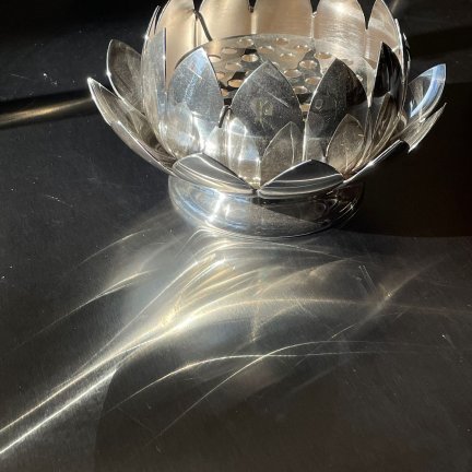 קערת איקבנה בעיצוב לוטוס מצופה כסף