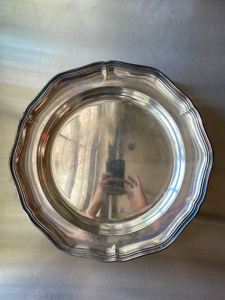 מגש מתכת מצופה כסף בעיצוב קלאסי