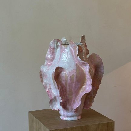 אגרטל קרמיקה ורוד בעבודת יד – אלינה בזק