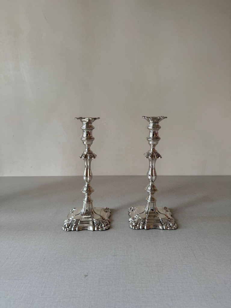 זוג פמוטים עתיקים בעיצוב אנגלי