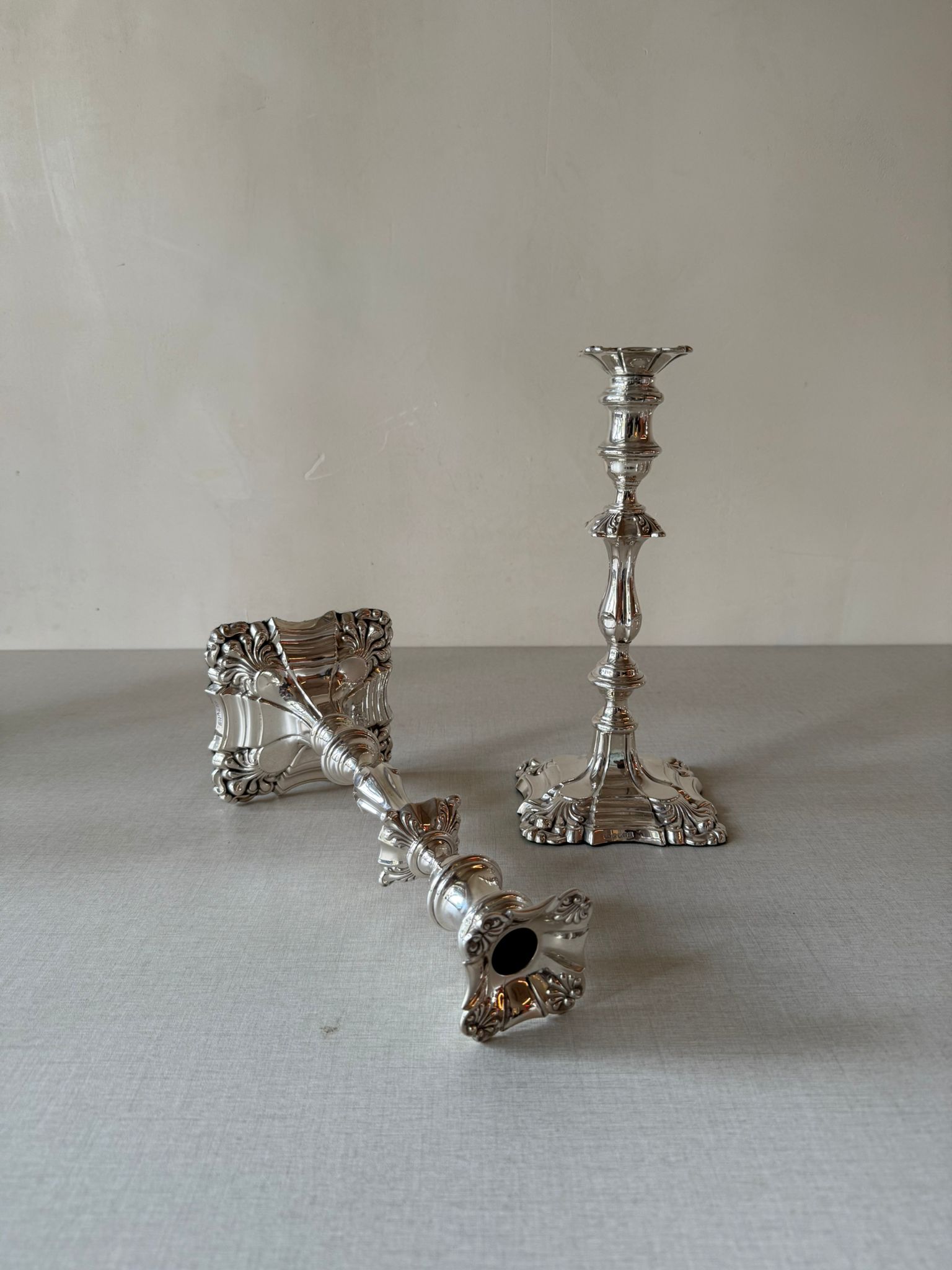 זוג פמוטים עתיקים בעיצוב אנגלי