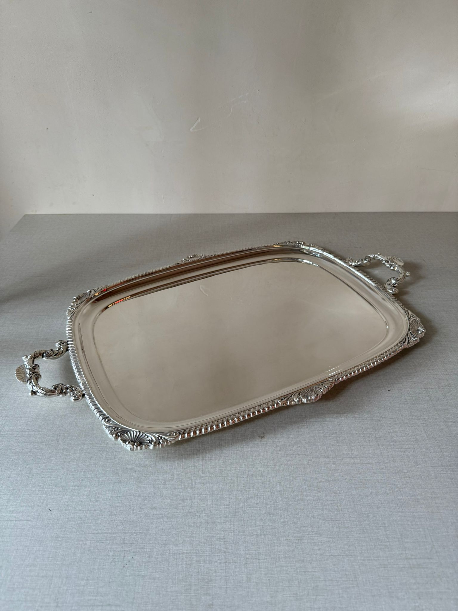 מגש הגשה בסגנון Sheffield Plate – אנגליה, 1860–1920