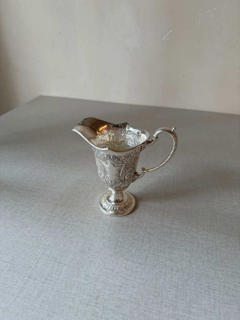 קנקן מצופה כסף – אנגליה, 1880–1899