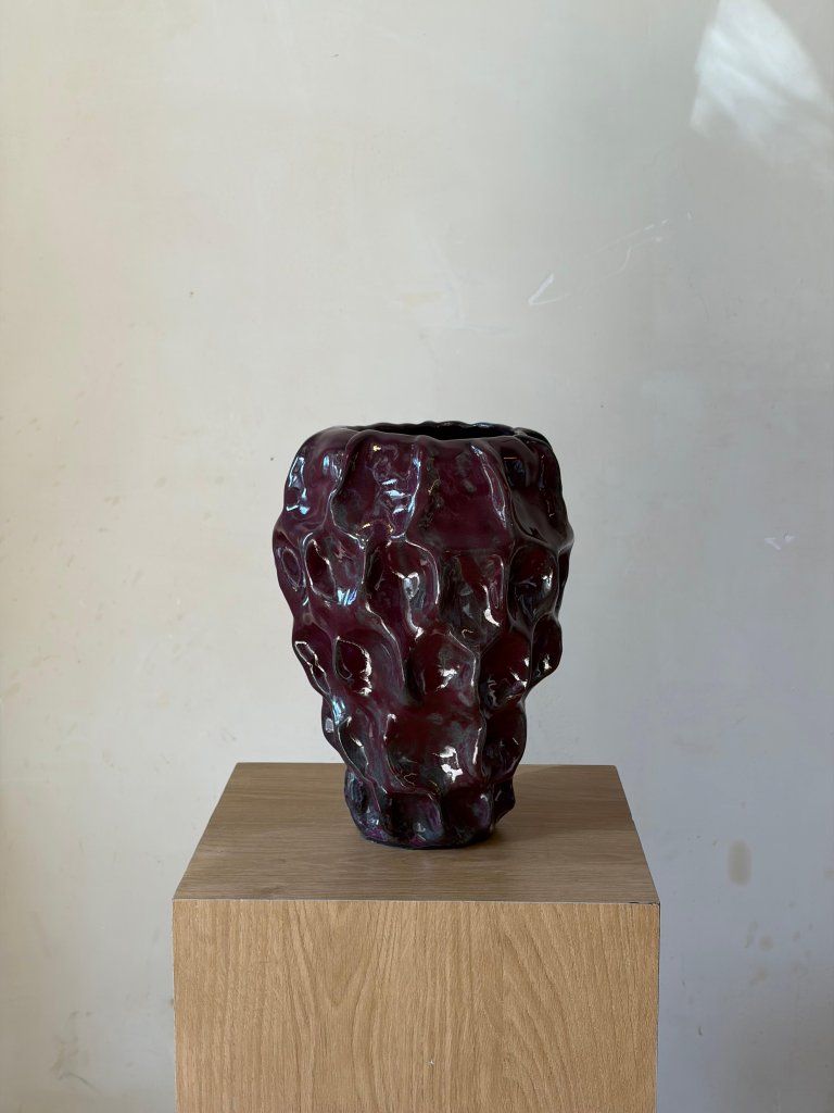 Velvet Rock – אגרטל קרמיקה פיסולי