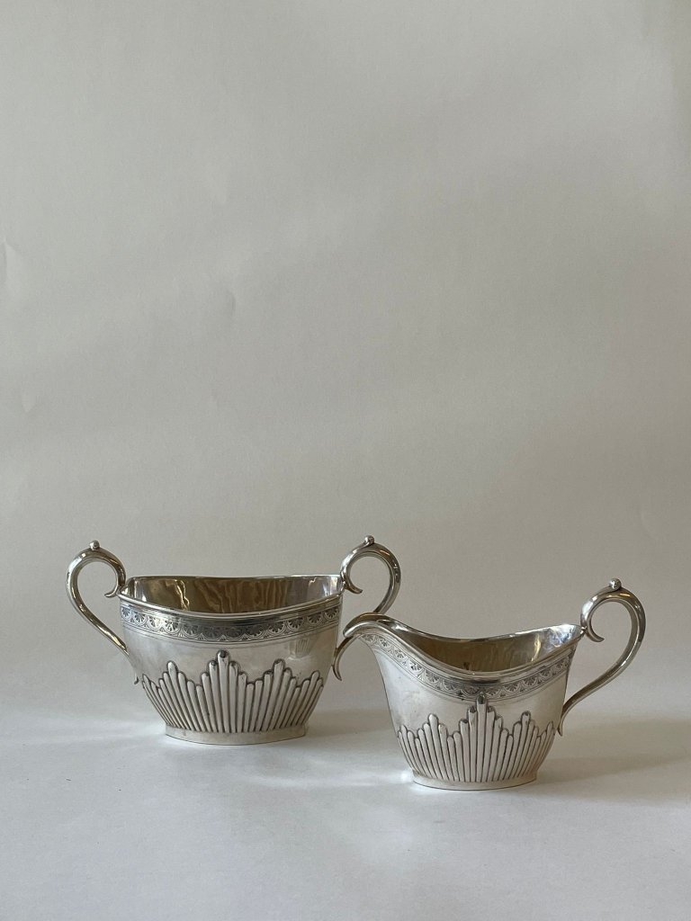 סט כלי חלב וסוכר מוכסף בעיטור קלאסי