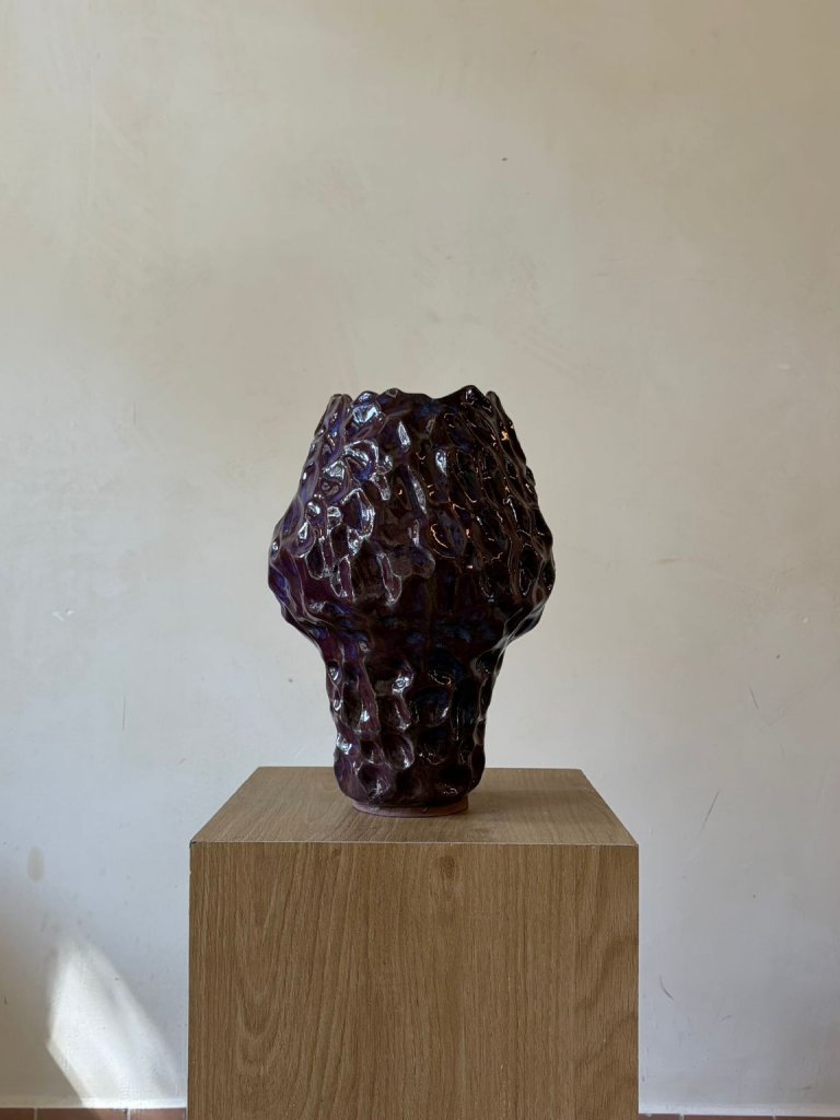 Deep Form – אגרטל פיסולי כהה